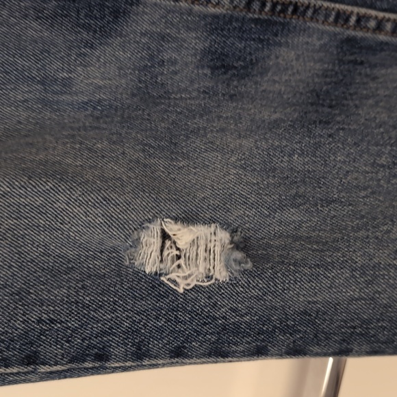 Men's Levi 502 Medium Wash Pre-Ripped Jeans - 30x32 - Picture 4 of 6